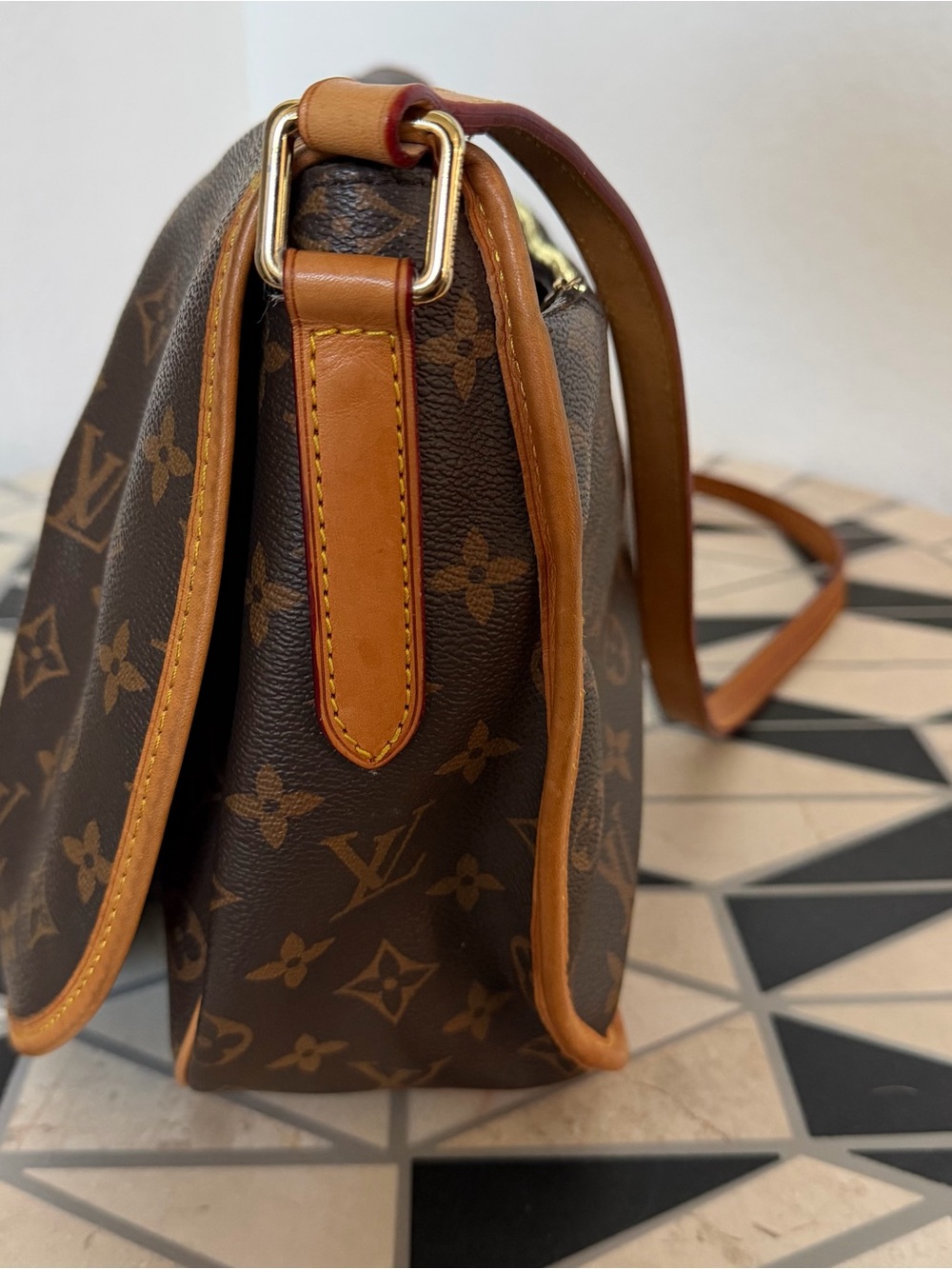 Louis Vuitton Brown Monogram Shoulder Bag with Tan Trim - Menilmontant - Picture 4 of 12
